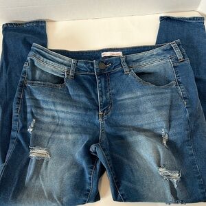 SO Junior Ultimate Jeggings Jeans. Size 15. Low Rise.  Blue Denim